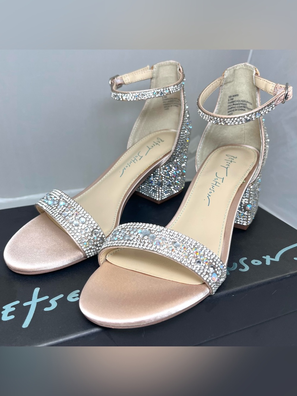 NIB Betsey Johnson Mari Rhinestone Block Heel Sandals Champagne Sz 6.5